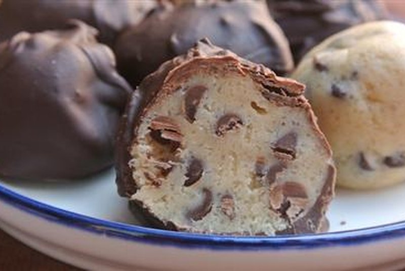 Healthy Raw Cookie Dough Balls (Recipe)