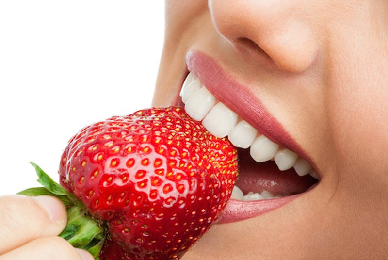 6 Foods That Naturally Whiten Your Teeth