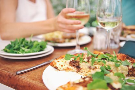 13 Tips To Stay Healthy When Eating Out! 
